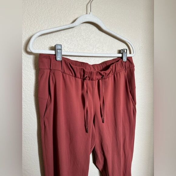 Lululemon On The Fly 7/8 Pant Chianti Size 10 Full On Luxtreme - Picture 6 of 12